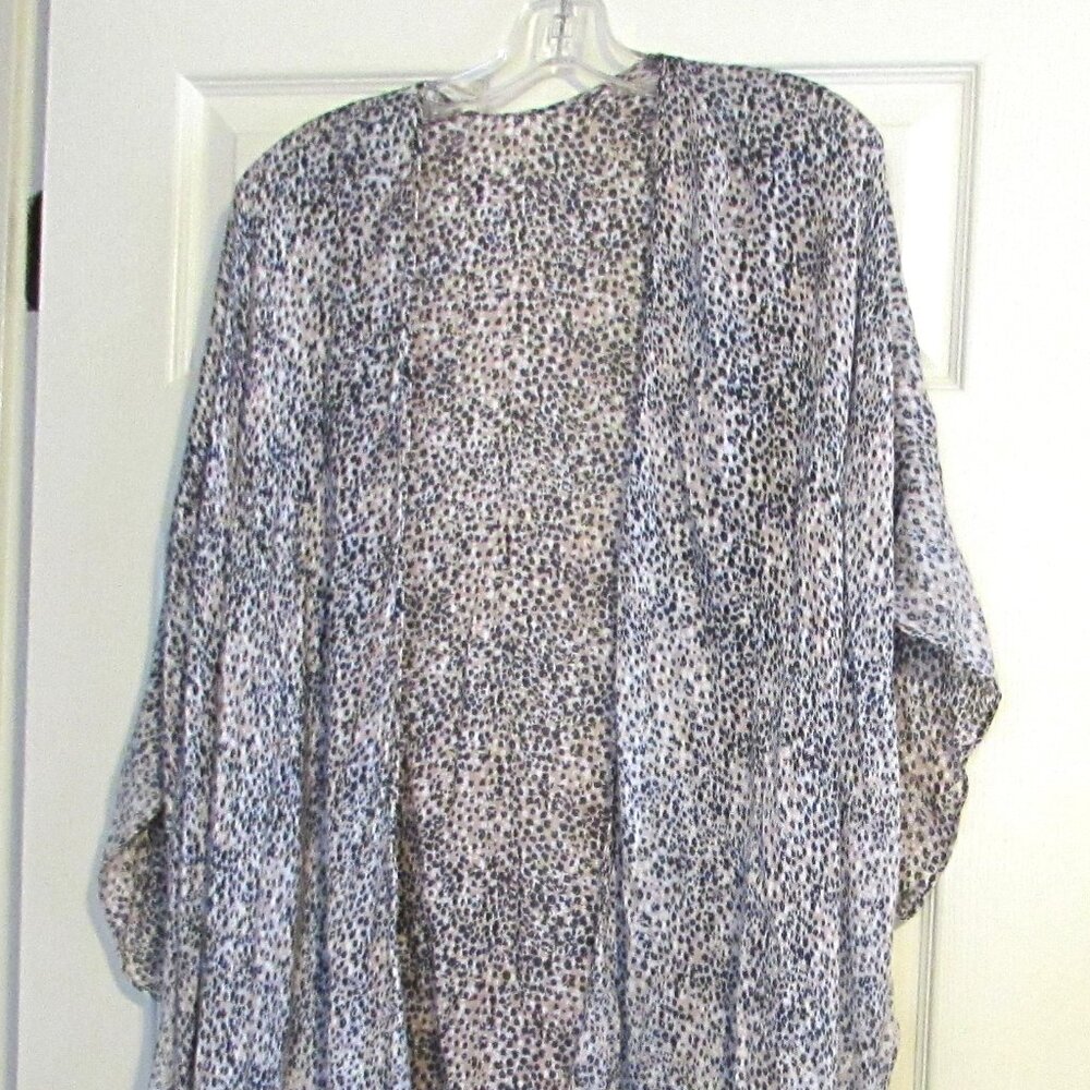 GENTLE FAWN Gorgeous Floral Print Kimono Wrap Shawl With Tassel On Corners